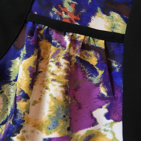 Abstract pattern u-neck polyester blouse - Picture 8 of 8
